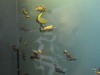 gold figures
